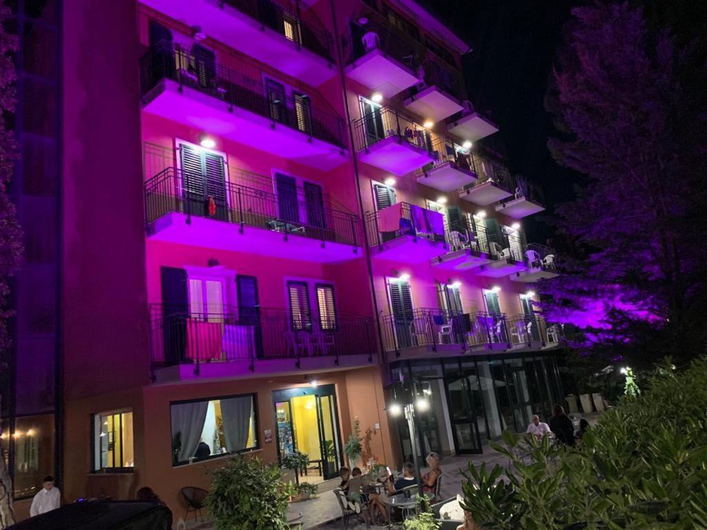 מילאנו מריטימה Hotel B&B Des Bains מראה חיצוני תמונה